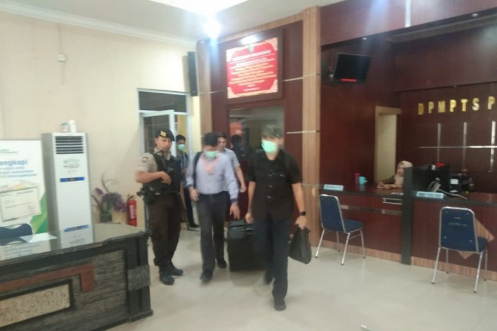 KPK Bawa Dokumen Usai Penggeledahan di Dumai