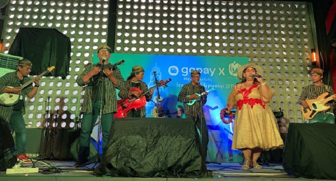  Sampai saat ini sudah ada 400 musisi jalanan yang bisa memiliki fasilitas dengan Go-Pay. (Foto: Dok. Instagram/@institutmusikjalanan)