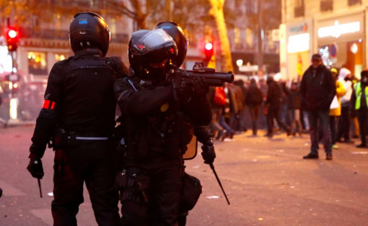 Polisi Prancis Bubarkan Paksa Aksi Mogok Nasional