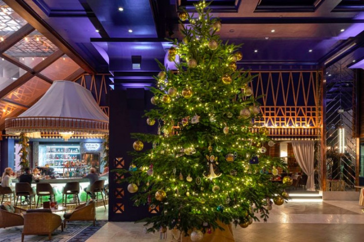 Pohon Natal Termahal di Dunia Diliputi Perhiasan Rp220 Miliar  