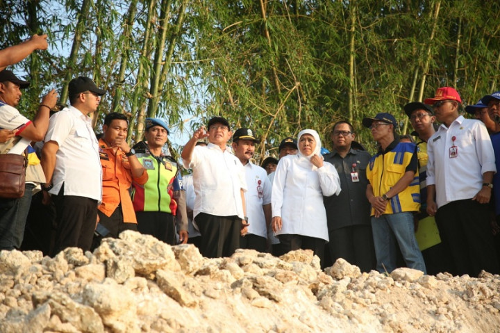 Khofifah Pastikan Kualitas Air Sungai Bengawan Solo Menurun