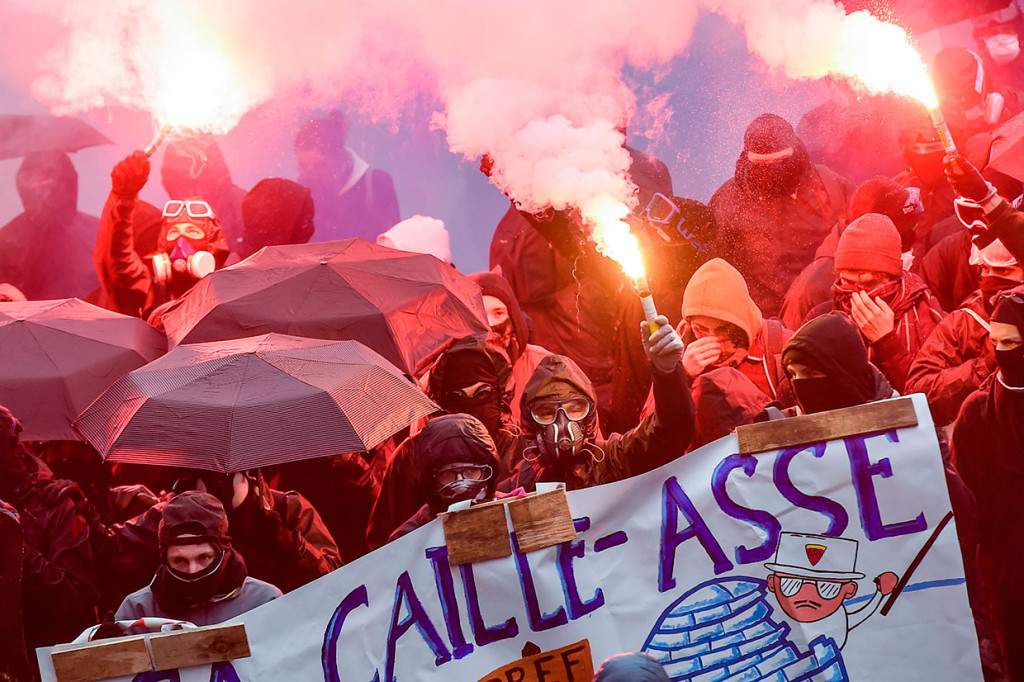 Ratusan Ribu Massa Protes Perubahan Pensiun di Prancis