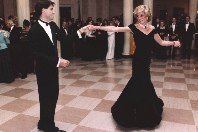 Gaun Putri Diana Saat Dansa dengan John Travolta Siap Dilelang