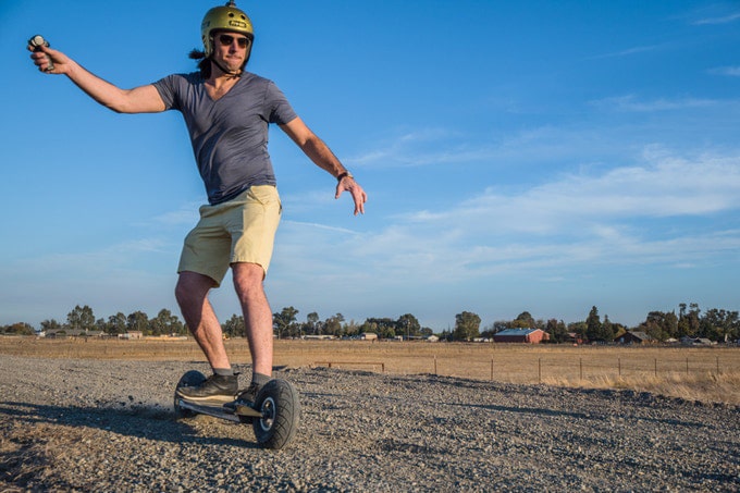 Skateboard Listrik yang Tangguh di Segala Medan