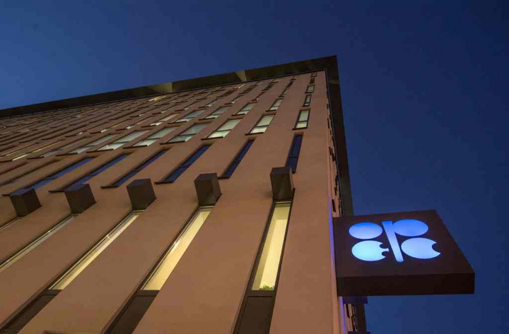 OPEC Pertimbangkan Pemangkasan Produksi Minyak Lebih Dalam