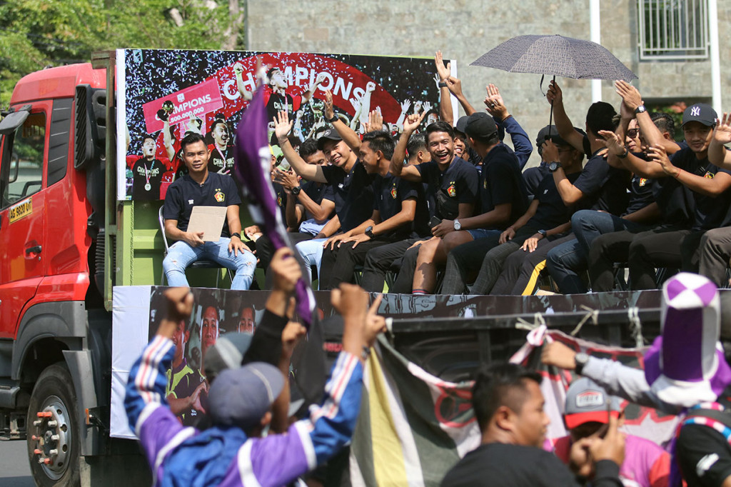 Persik Kediri Konvoi Rayakan Juara Liga 2