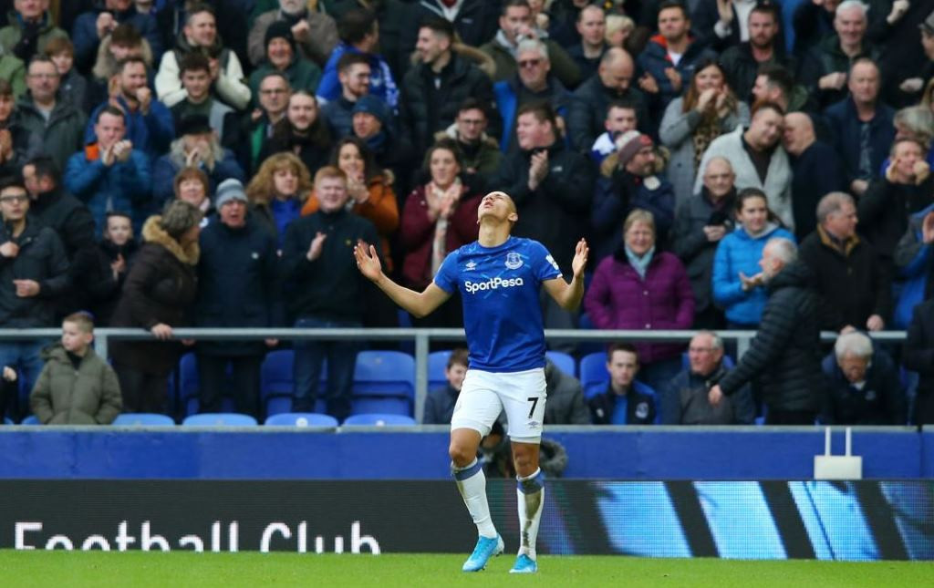 Selebrasi penyerang Everton Richarlison usai membobol gawang Chelsea (Foto: Everton)