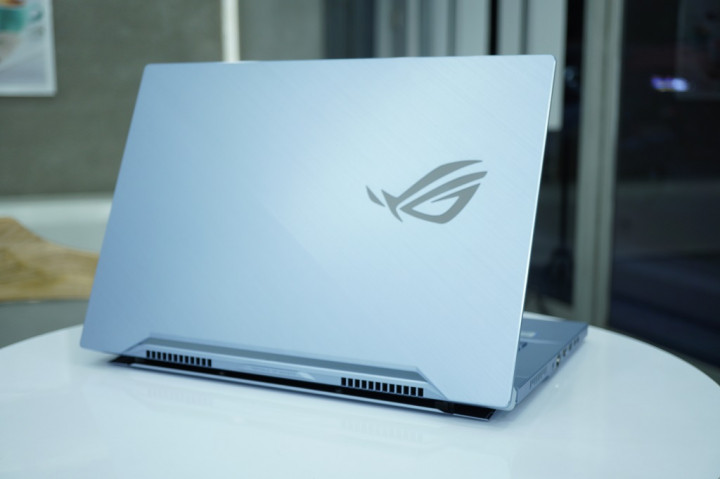 Gaya Baru ASUS ROG Zephyrus S Lewat Warna Glacier Blue