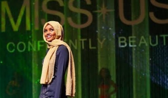 Supermodel Berhijab Pertama Kunjungi Indonesia