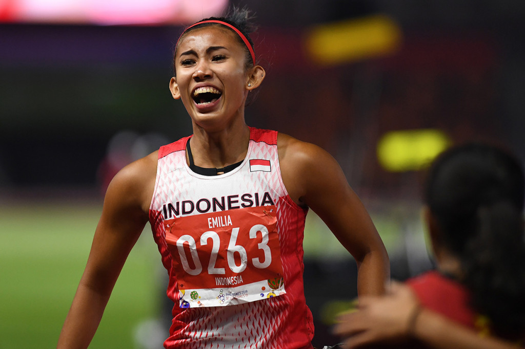 Emilia Nova Sabet Emas Lari Gawang 100 Meter