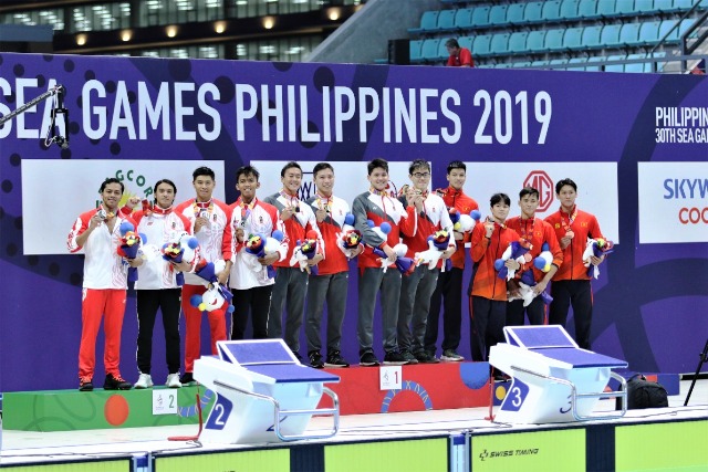 Renang Estafet 4x100 M Gaya Ganti Putra Sumbang Perak