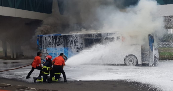 Bus Apron Terbakar di Terminal 3 Bandara Soetta