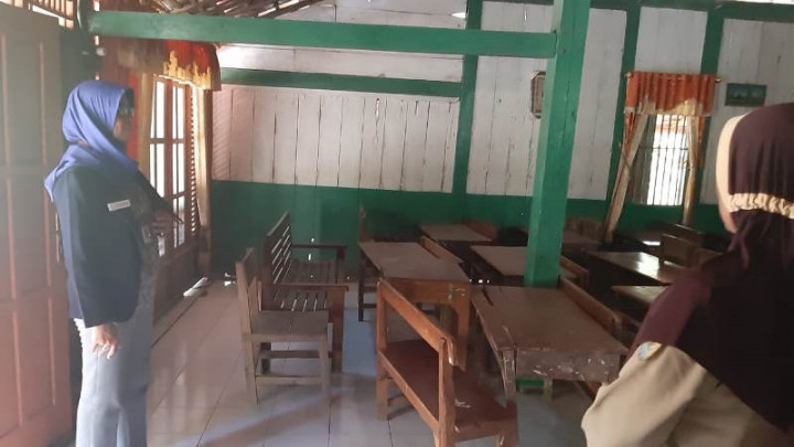 Siswa SD di Grobogan Menumpang Belajar di Rumah Warga