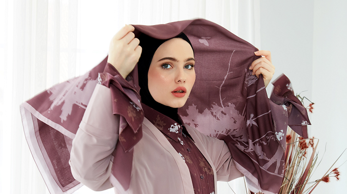Tips Gaya Casual ke Kantor untuk Wanita Berhijab