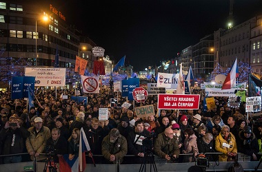 50 Ribu Pedemo Desak PM Ceko Segera Mundur