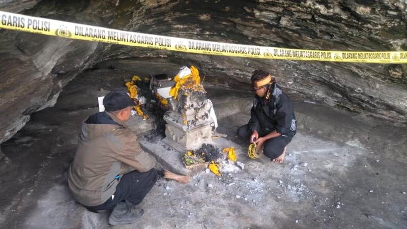 Tiga Padmasari di Gua Widodaren, Tosari, Kabupaten Pasuruan, Jawa Timur, yang diduga dirusak orang tak dikenal, Sabtu, 7 Desember 2019. Dokumentasi/ BB-TNBTS
