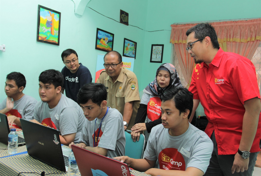 Indosat Ooredoo dan Wonder Koding menggelar pelatihan coding