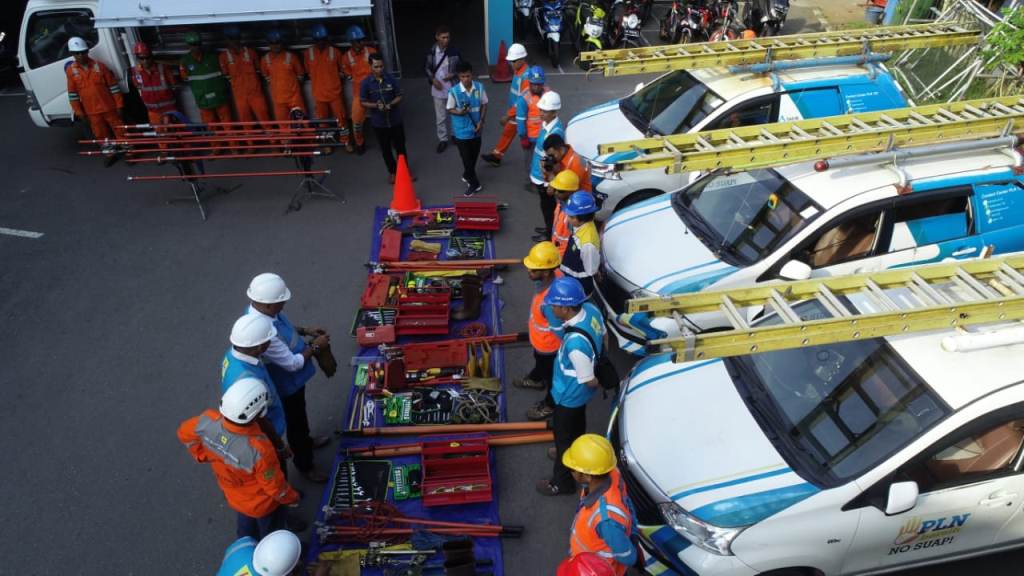 PLN mengamankan pasokan listrik jelang Natal dan Tahun Baru. Foto: dok PLN.