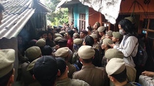Eksekusi Lahan di Tamansari Bandung Berlangsung Tegang