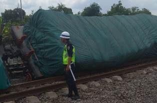10 Gerbong Kereta Barang Anjlok di Blora