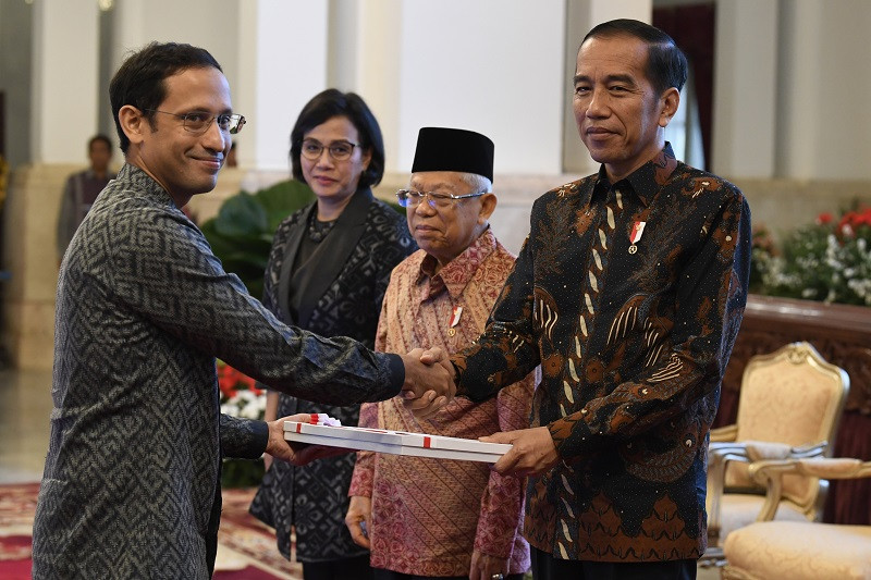 Presiden Joko Widodo dan Menteri Pendidikan dan Kebudayaan Nadiem Makarim. ANT/Puspa Perwitasari.