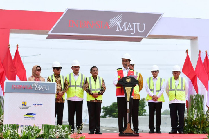 Jokowi Resmikan Tol Layang Jakarta-Cikampek
