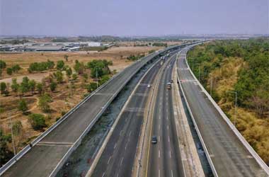 Jangan Terlena Jalan Mulus, Jaga Kecepatan di Tol Layang Japek