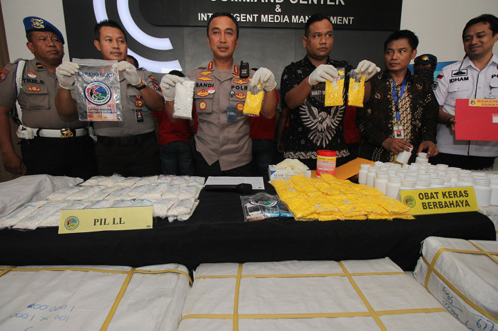 Polisi Surabaya Sita Jutaan Obat Keras Berbahaya
