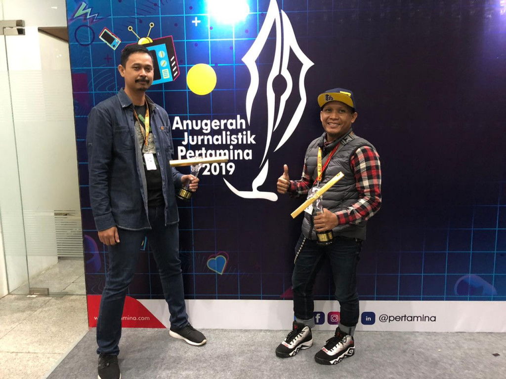 Jurnalis Medcom.id Ahmad Garuda dan Jurnalis Metro TV Hirwansyah Alfiansyah meraih Anugrah Jurnalis Pertamina (AJP) 2019