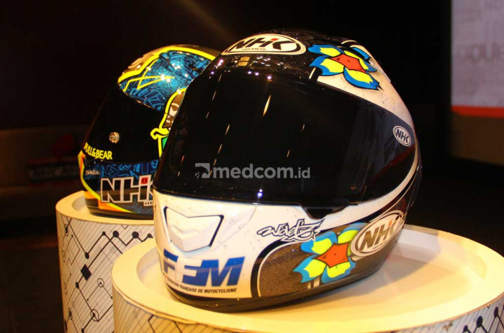 Helm Balap & Helm Biasa, Enaknya Pakai yang Mana untuk Harian?