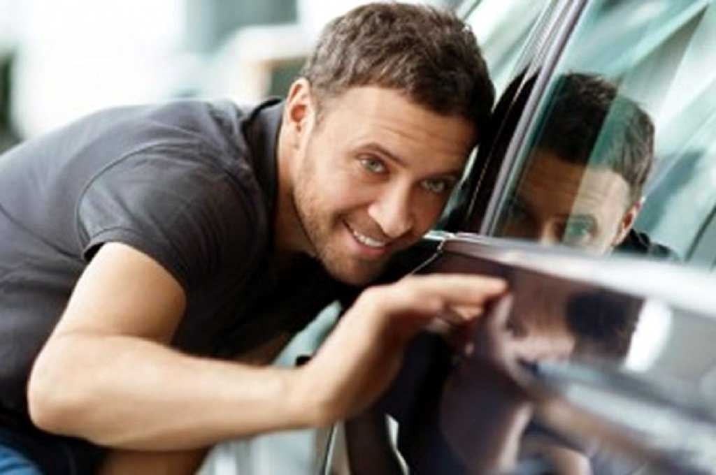 Lakukan inspeksi mobil sebelum perjalanan agar berkendara jadi lebih aman. MaritzCX