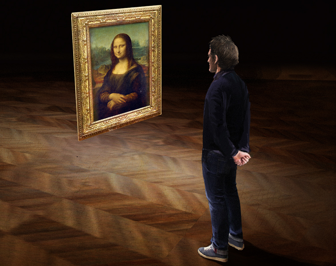Melihat Monalisa dalam virtual reality di Museum Louvre, Paris, Prancis. (Foto: Dok. Newseu.cgtn)