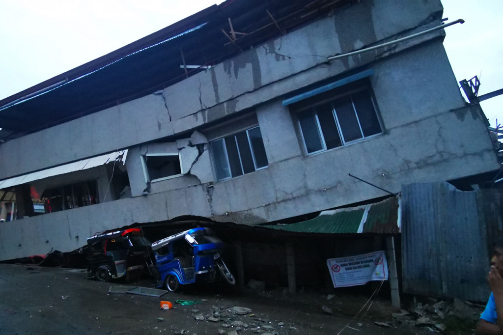 Kerusakan Akibat Gempa M 6,9 di Filipina