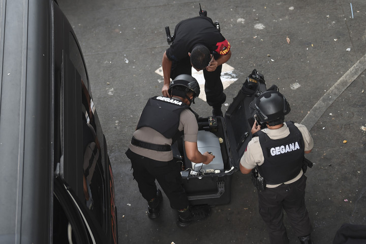 Benda Mencurigakan Dekat Masjid Istiqlal Ternyata Berisi Pakaian