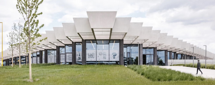 Kantor Baru Adidas dengan Atap Unik