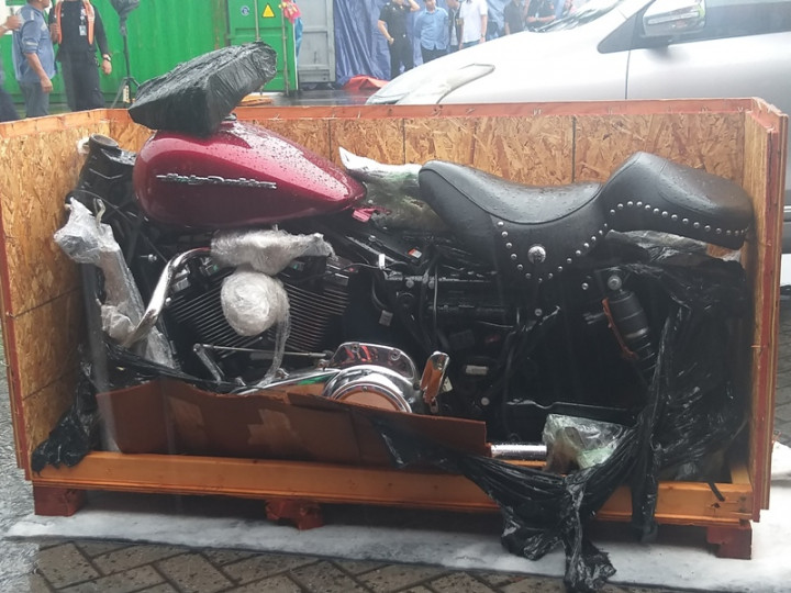 Menkeu Ungkap Penyelundupan Motor dan Mobil Mewah di Tanjung Priok