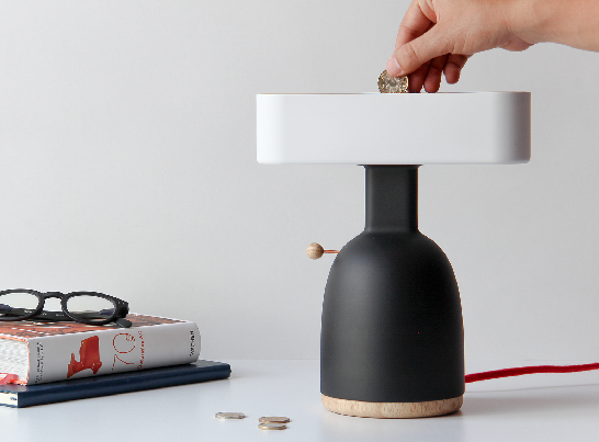 Dina lamp menjadi cara baru untuk menumbuhkan kesadaran akan hemat energi. (Foto: Dina Lamp. Dok. moakstudio.com)