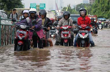 Pentingnya Perawatan Ringan untuk Motor yang Sering Libas Genangan Air