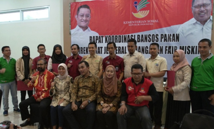 Peringati HKSN 2019, Tim Kemensos Susuri Perbatasan Kalsel Bagikan Bantuan