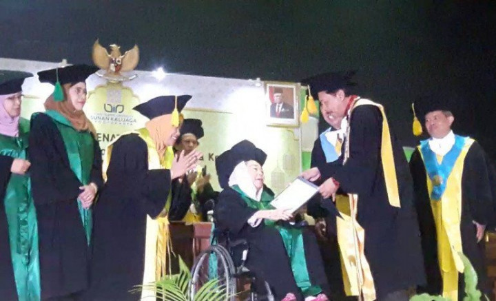 Sinta Nuriyah Terima Gelar Doktor Kehormatan dari UIN Sunan Kalijaga