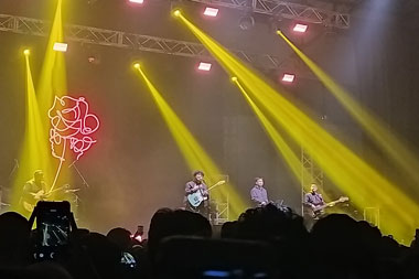 Kunto Aji Meretas Dimensi Pilu di Panggung Mantra Mantra Live