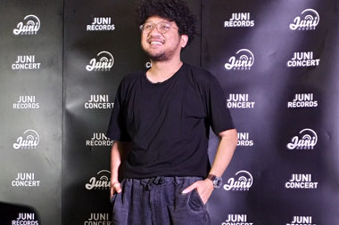 Kunto Aji Ceritakan Fase Pilu Membiru dalam Panggung Mantra Mantra Live