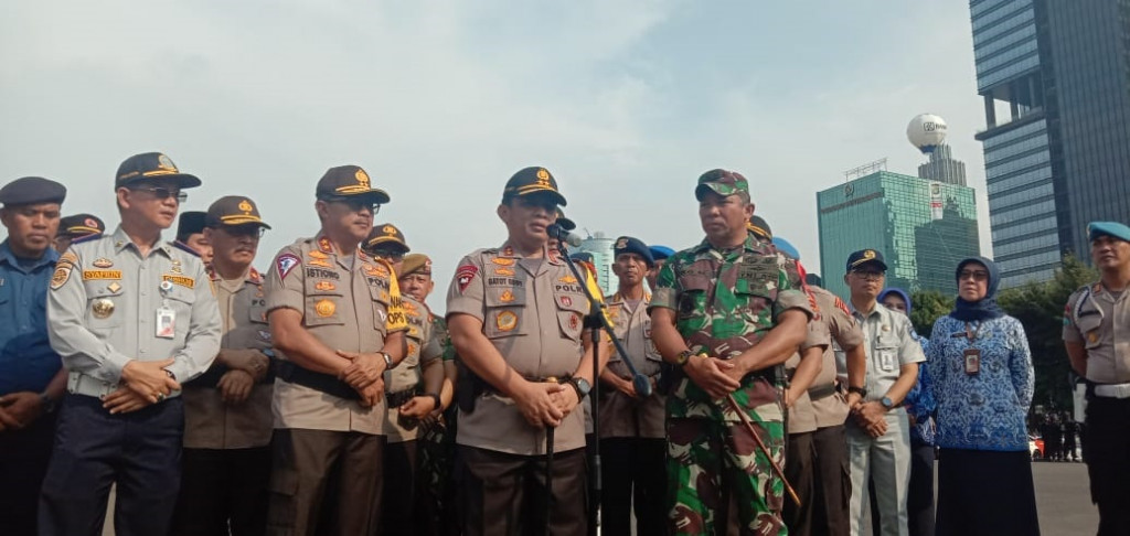 Kapolda Metro Jaya Irjen Gatot Eddy Pramono dan Pangdam Jaya Mayjend TNI Eko Margiyono di Mapolda Metro Jaya, Kamis, 19 Desember 2019. Medcom.id/Candra Yurinuralam.