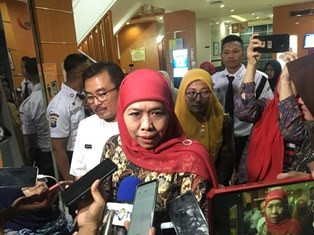Khofifah Dorong Penyelidikan Rekening Kasino Kepala Daerah