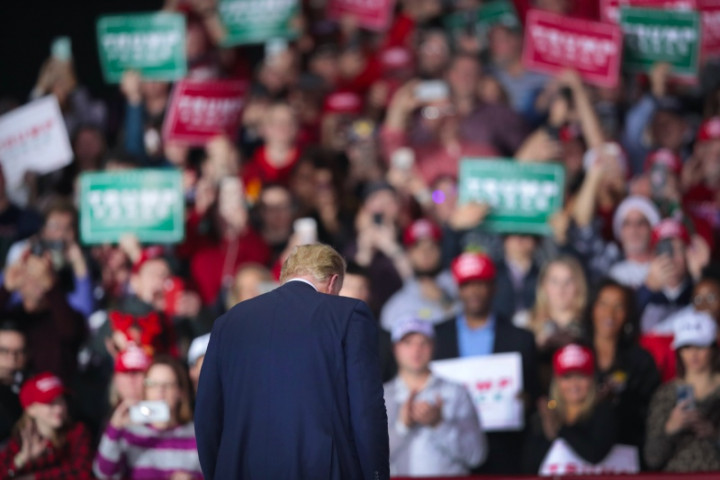 Pemakzulan Tidak Serta Merta Membuat Trump Lengser