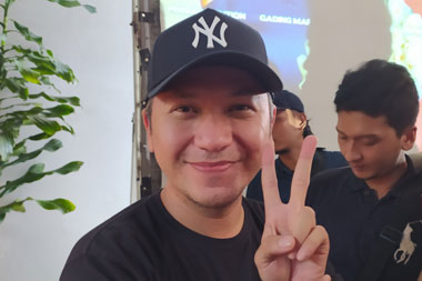 Gading Marten Rayakan Natal di London