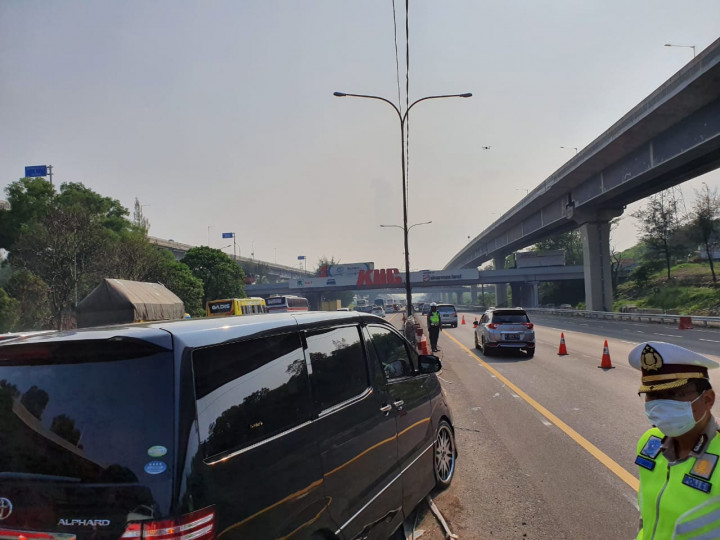 <i>Contraflow</i> Diberlakukan di Tol Arah Cikampek