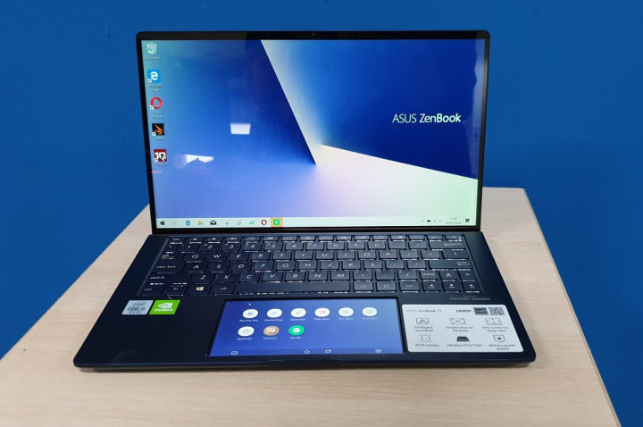 ASUS ZenBook 13 UX334F, Pesona Layar Sekunder