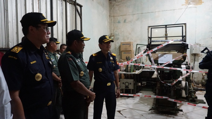 Pabrik Rokok di Demak Disegel