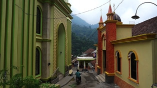 Masjid dan Gereja Berhadapan Simbol Kerukunan di Jepara